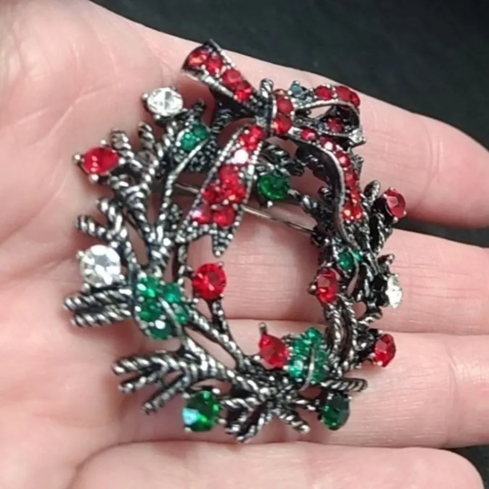 Silver tone holiday wreath brooch